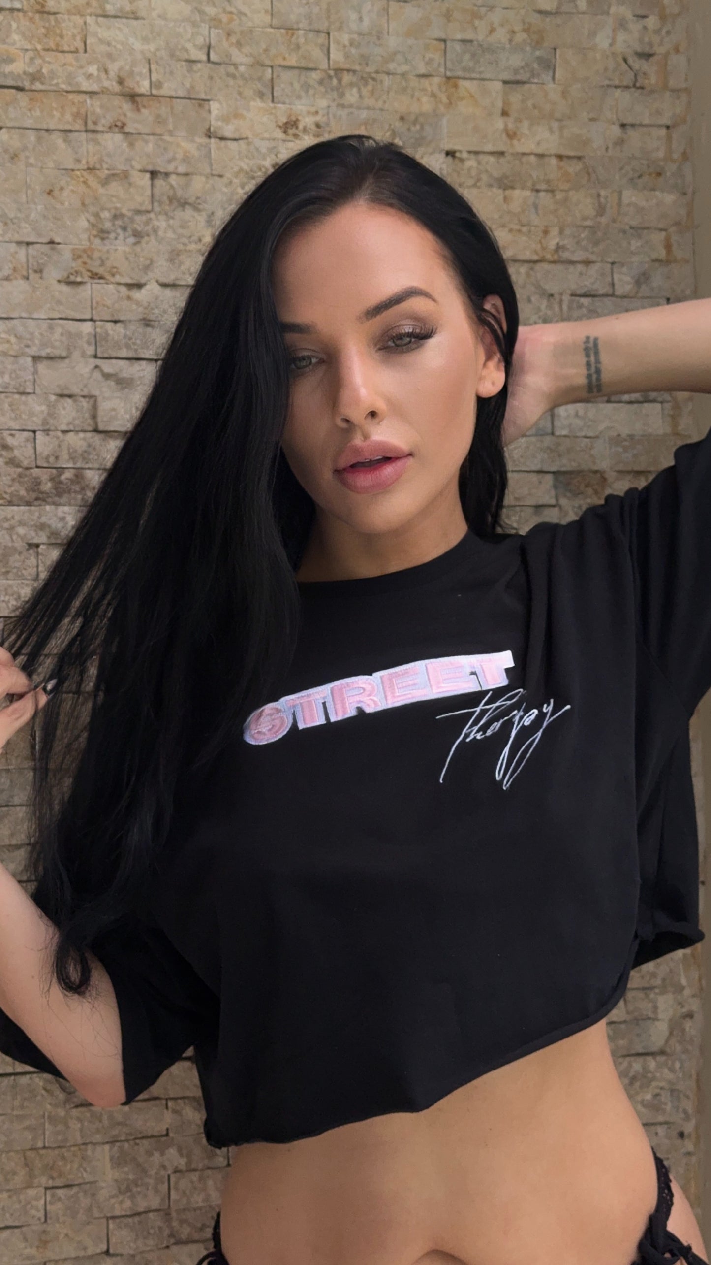 SIGNATURE PINK LOGO CROP